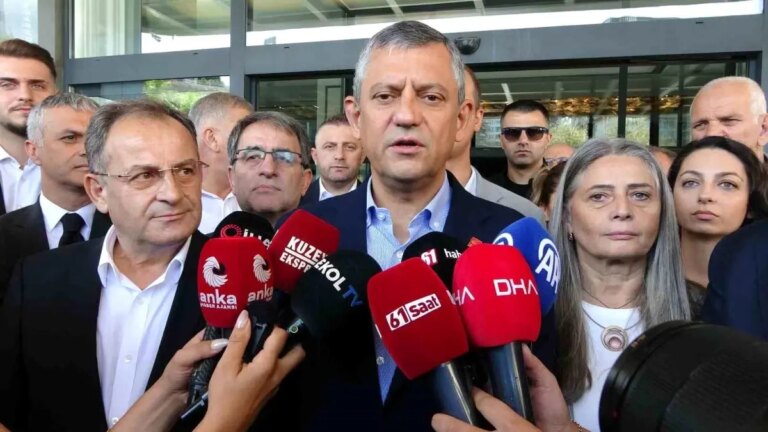 chp-genel-baskani-ozgur-ozel-trabzonda-cpLQG1xR.jpg