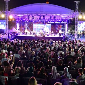 festival deprem nedeniyle yarida kaldi JagOTIJB