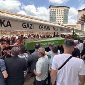 tokatta motosiklet kazasi kari koca hayatini kaybetti LU2hj51H