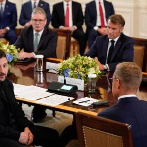 trump almanya britanya ve fransa ukraynada asker bulundurmak istiyor saygisizlik olmasin diye putini avrupalilarin onunde aramadim wASDEeOY