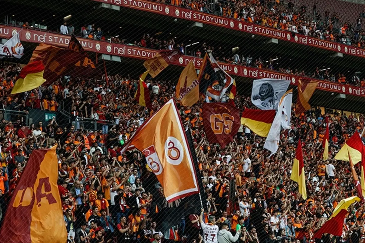 galatasarayin yolladigi futbolcu 4 gol birden atti u5YyuUNf