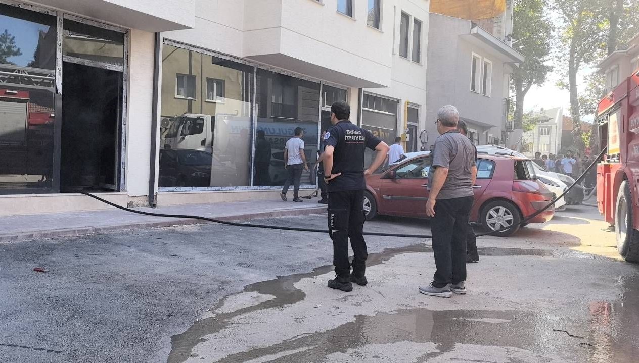 inegolde bir depoda korkutan yangin Or1Fg4xf