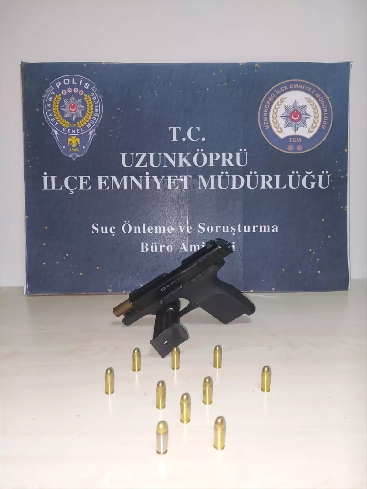 uzunkoprude ust aramasinda tabanca ele gecirildi YsMuvjCC