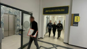 kocaeliden-caldigi-pikapla-manisaya-kacmisti-sahte-kimlik-oyunu-otelde-bozuldu-Ouz2sWMr