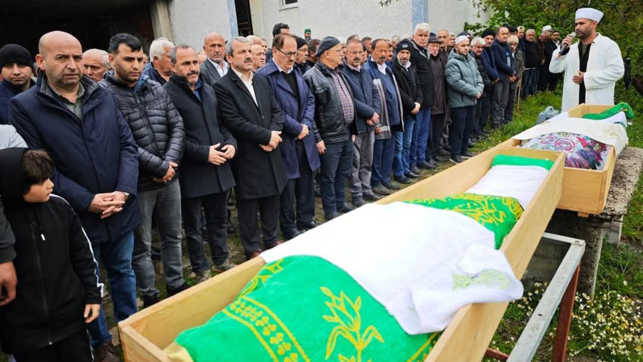 ayni-gun-hayatini-kaybeden-anne-ogul-topraga-verildi-EIan8SVC
