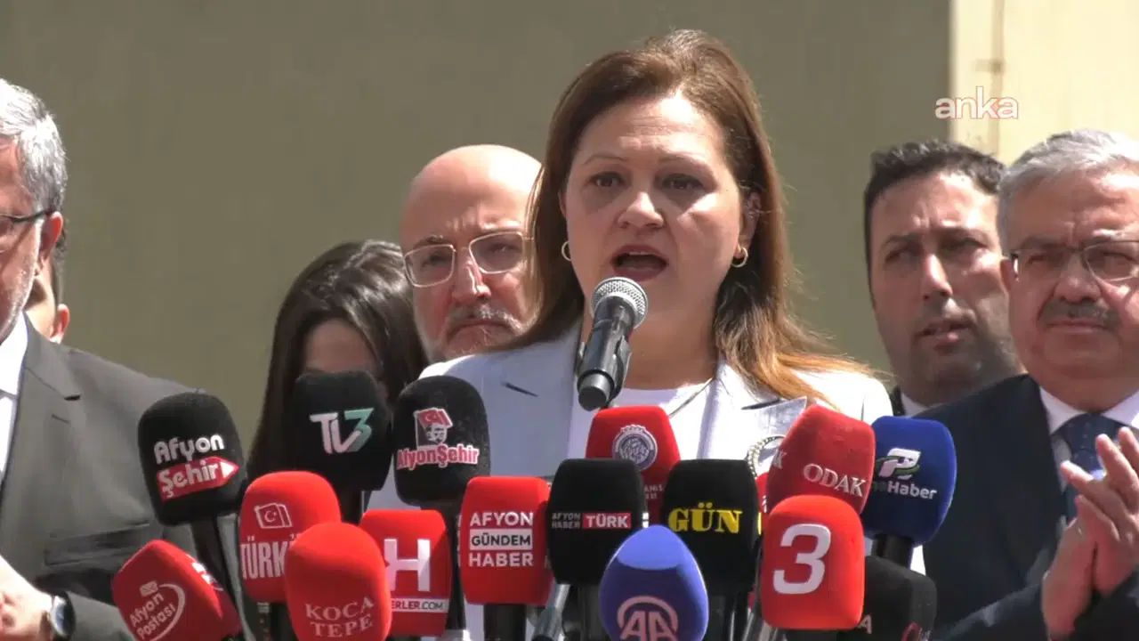 Burcu Köksal, CHP’den AKP’ye Geçiş Yaptı: “Afyonkarahisar Benim Tek Sevdam”