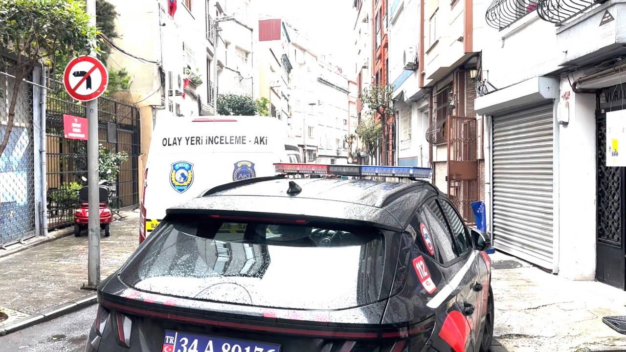 Şişli’de Korkunç Saldırı: Eski Sevgili, Kadının Yanındaki Adamı 7 Defa Bıçakladı